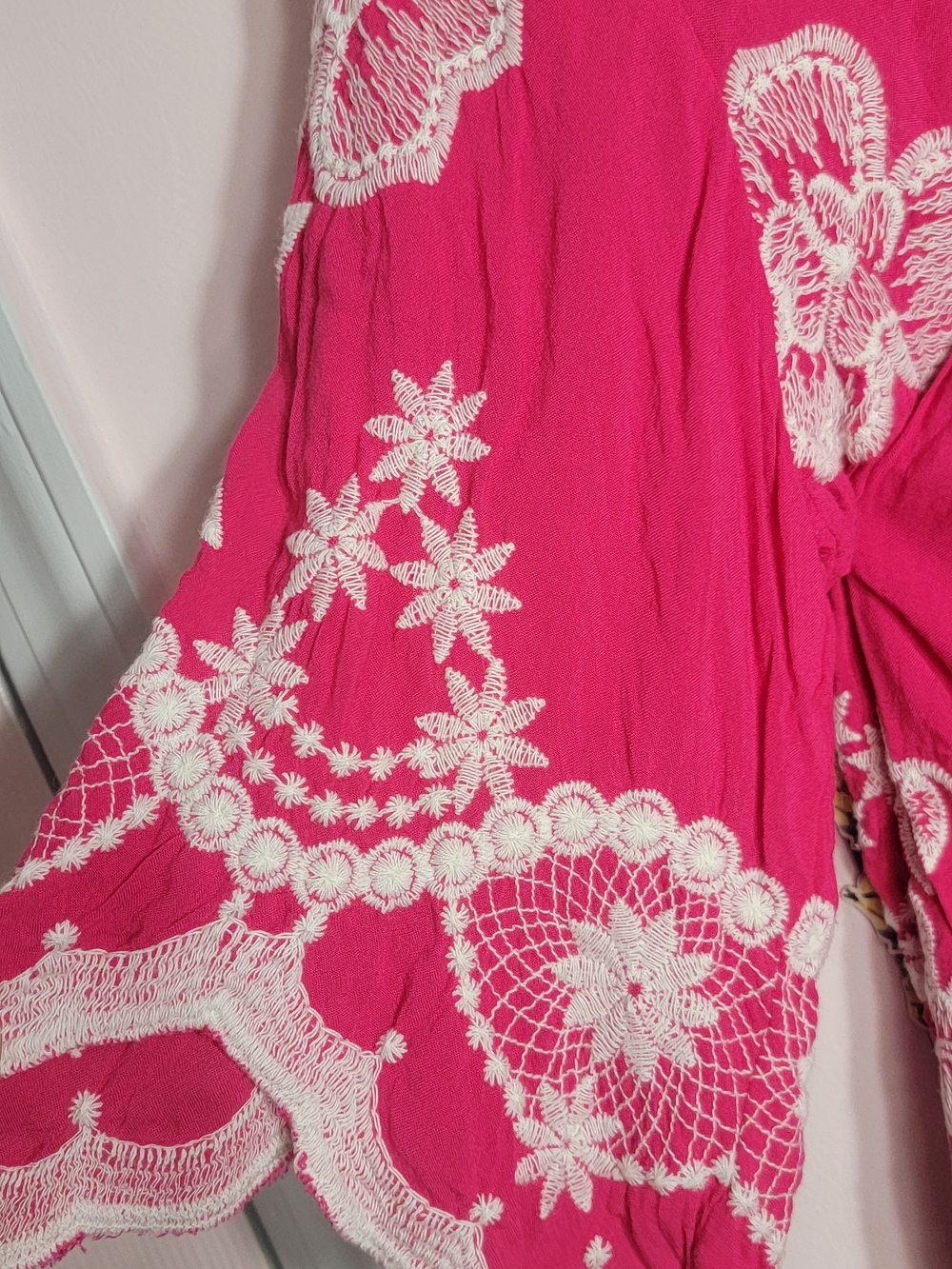 Solitaire Women’s Hot Pink Embroidered Skirt Set Size Medium - Picture 7 of 7